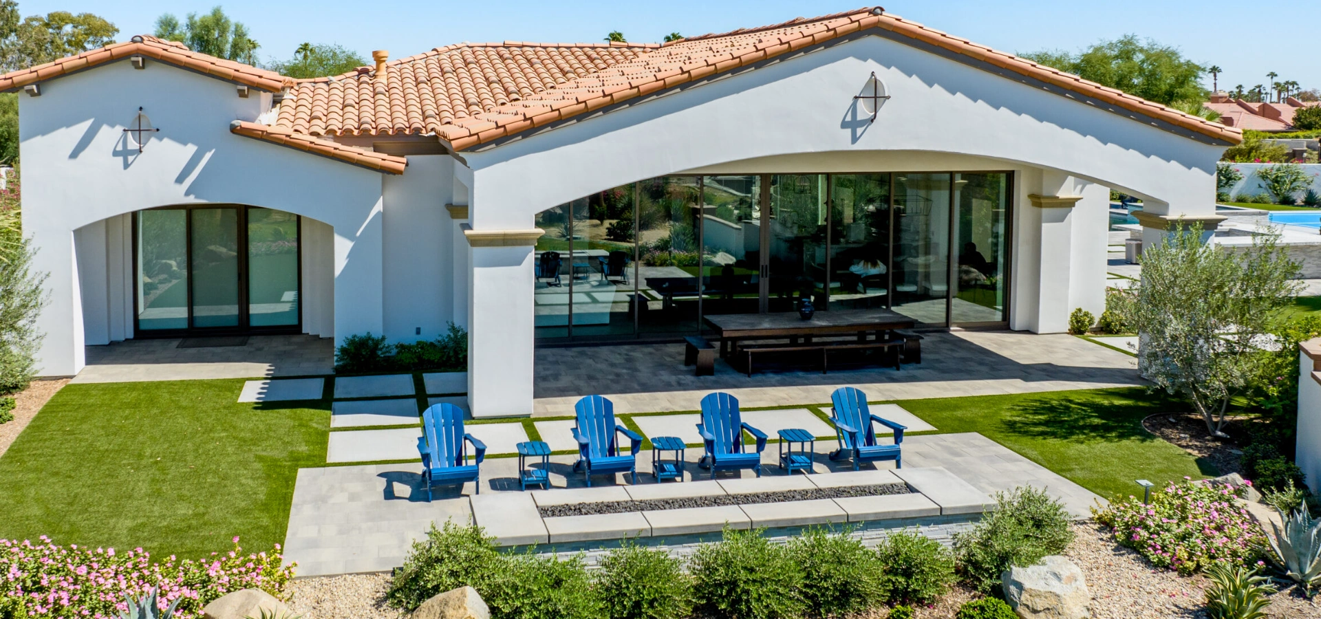 Backyard artificial grass lawn